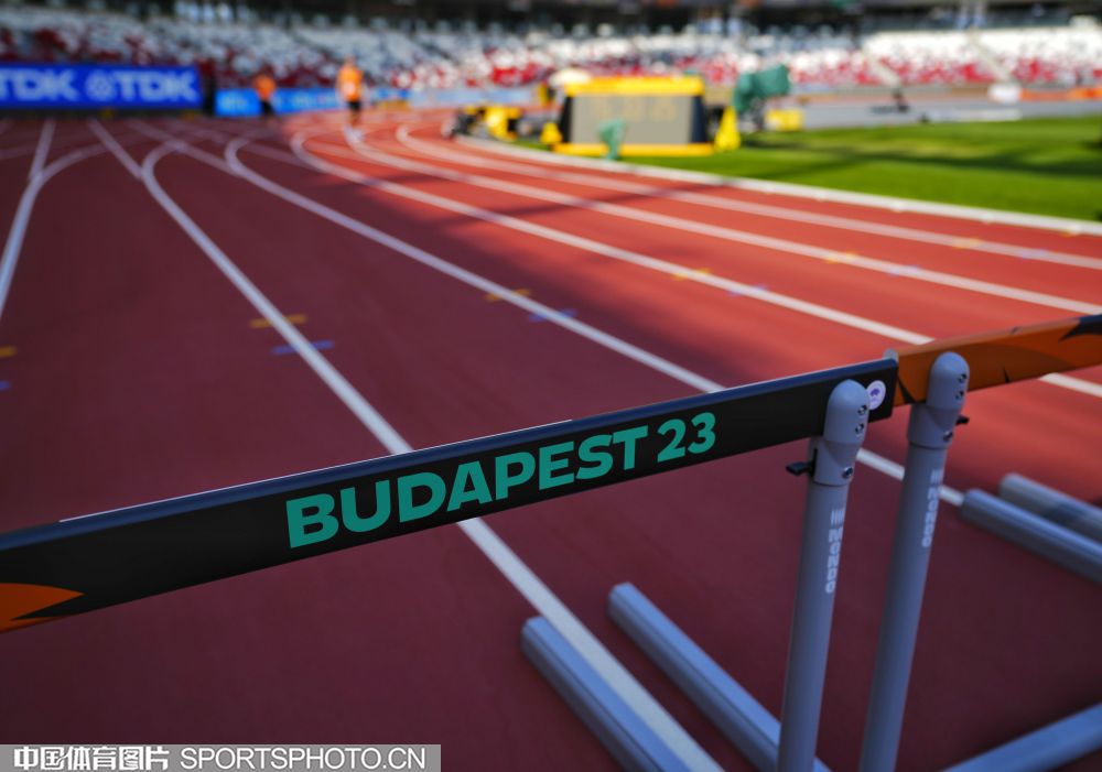 他用实际行 他用实际行